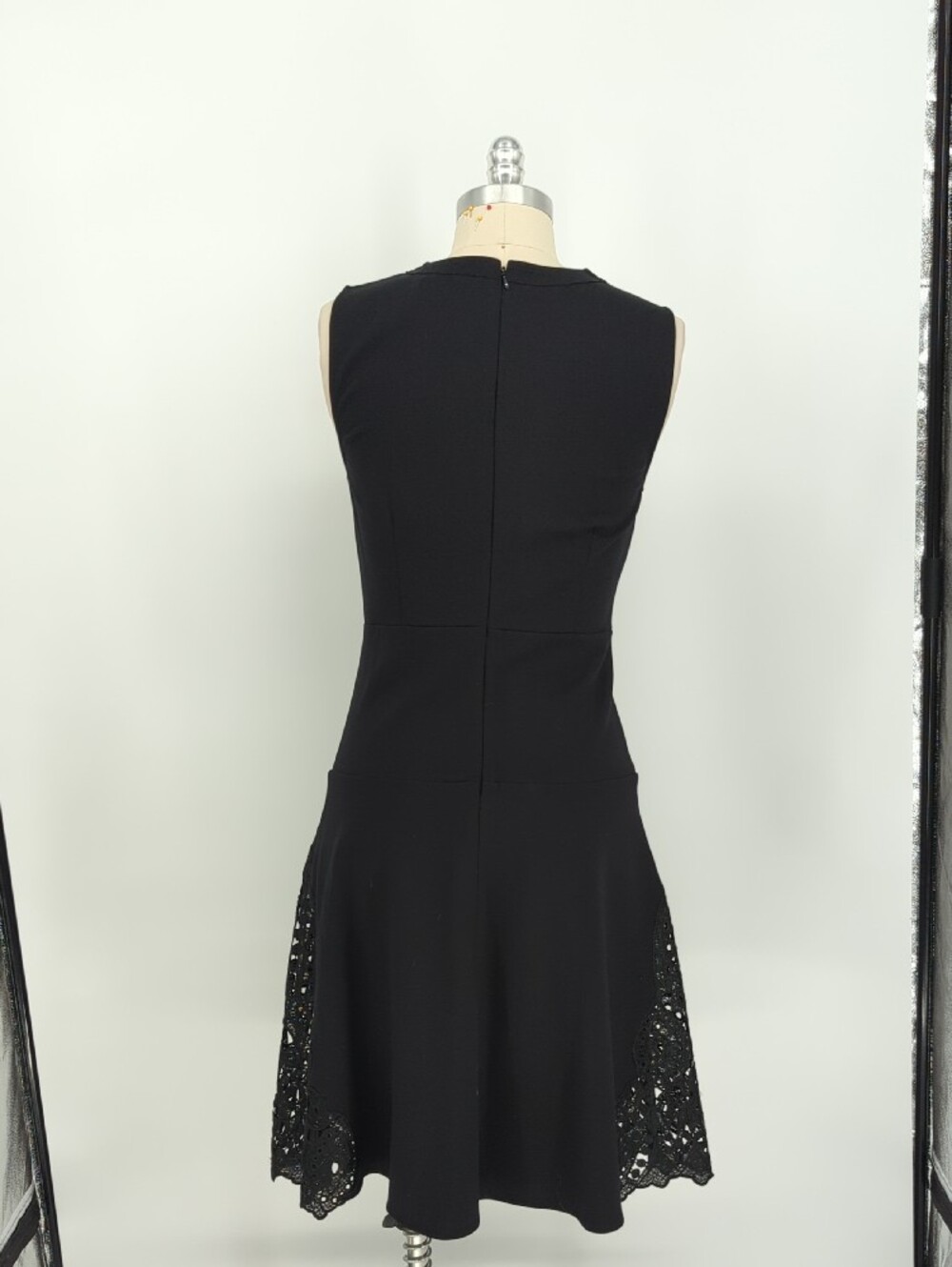 00061 Kobi Embroidered Eyelet Dress Black size 6 preppy cocktail Business casual - Picture 2 of 7